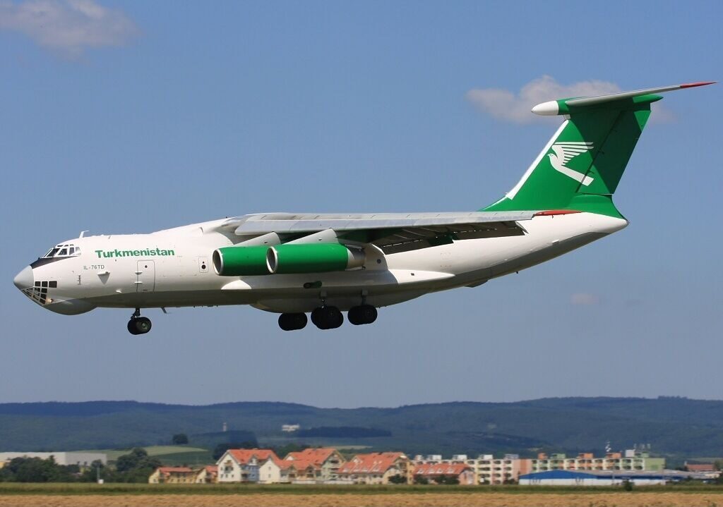 Ilyushin_Il-76TD,_Turkmenistan_Airlines_AN1738280